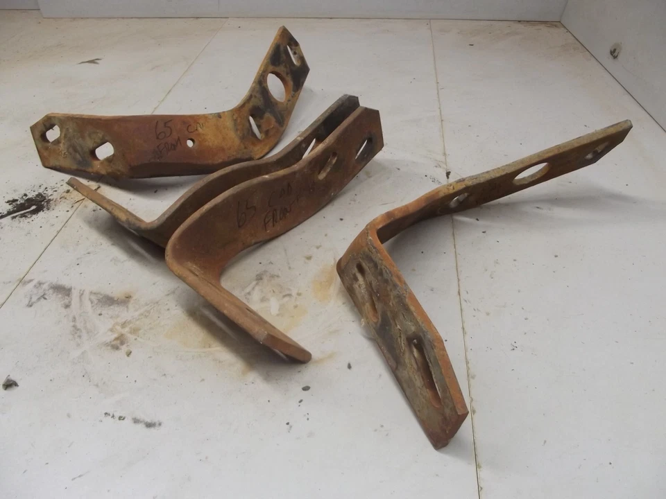 Cadillac Deville 1965 soportes de parachoques delantero OEM cupé sedán convertible Foto 2 de 4