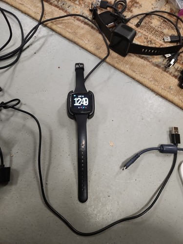 Terminé: Gagner une des deux montres intelligentes Fitbit Versa 3
