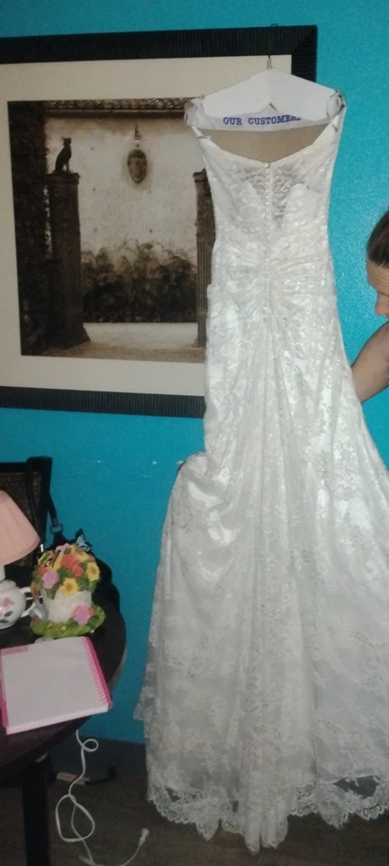 Classic Rebecca Ingram wedding gown Sz 2 train lace, trimmed corset - Image 4 of 4