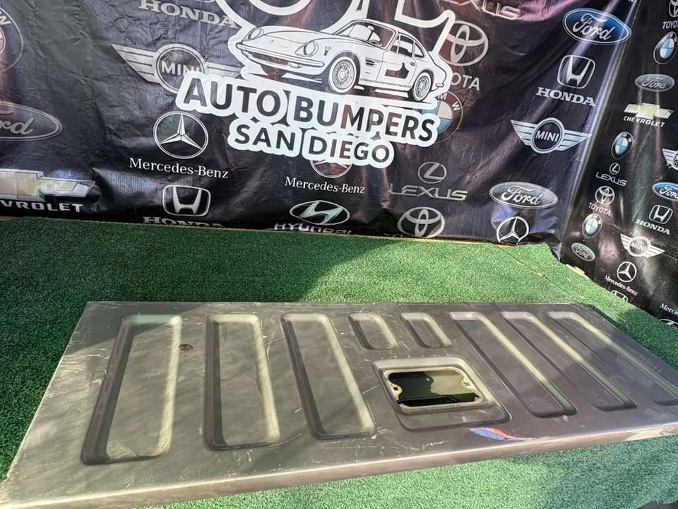 1998-2000 Nissan Frontier OEM Tailgate Hatch Trunk 93400-8B430 - Image 4 of 4