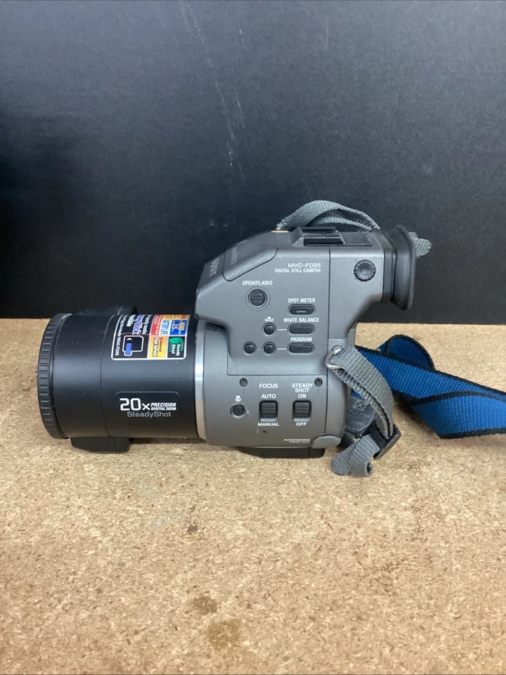 Sony Digital Mavica MVC-FD95 Digital Still Camera Bundle - Untested - Image 4 of 4