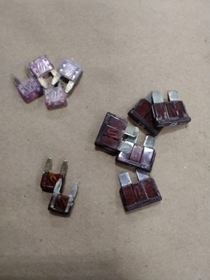 Lot Of Blade Fuses. Min 3(4), Min 7.5(2), 7.5(5) 11 Fuses Total A65