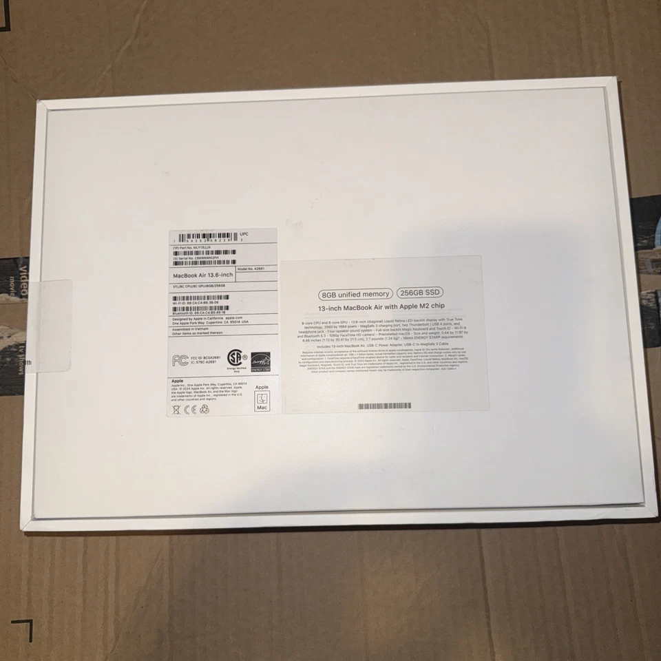 Apple Macbook Air M2 2022 13" 8-Core CPU 8-Core GPU 256GB SSD 8GB Ram Starlight - Image 2 of 4