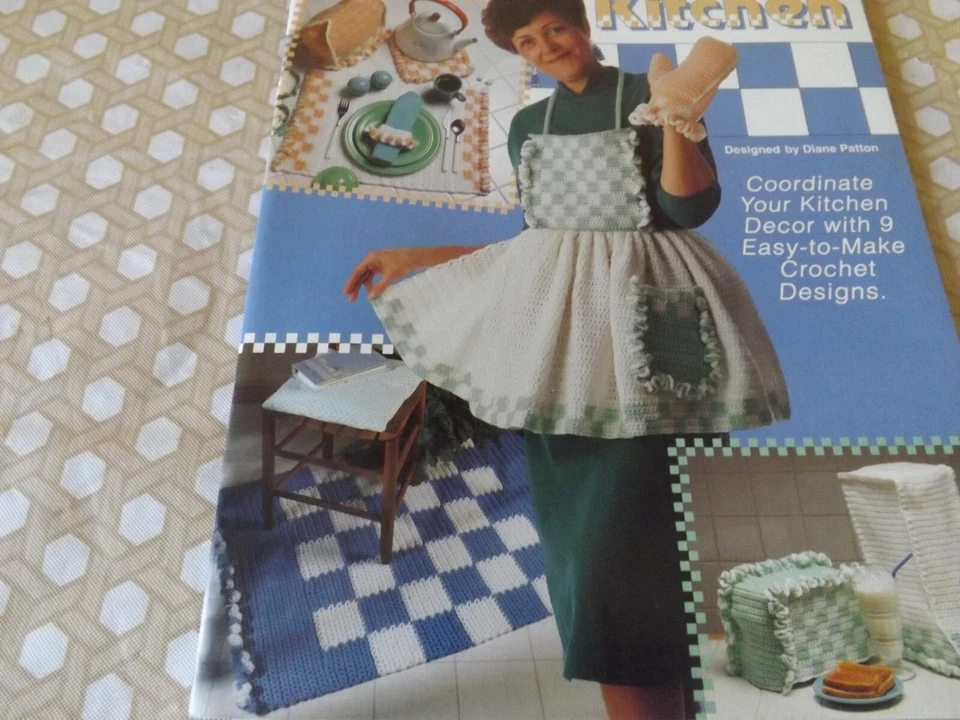 The Needlecraft Shop CROCHET CUADROS COCINA cubierta tostadora, almohadillas calientes, delantal ++ Foto 4 de 4