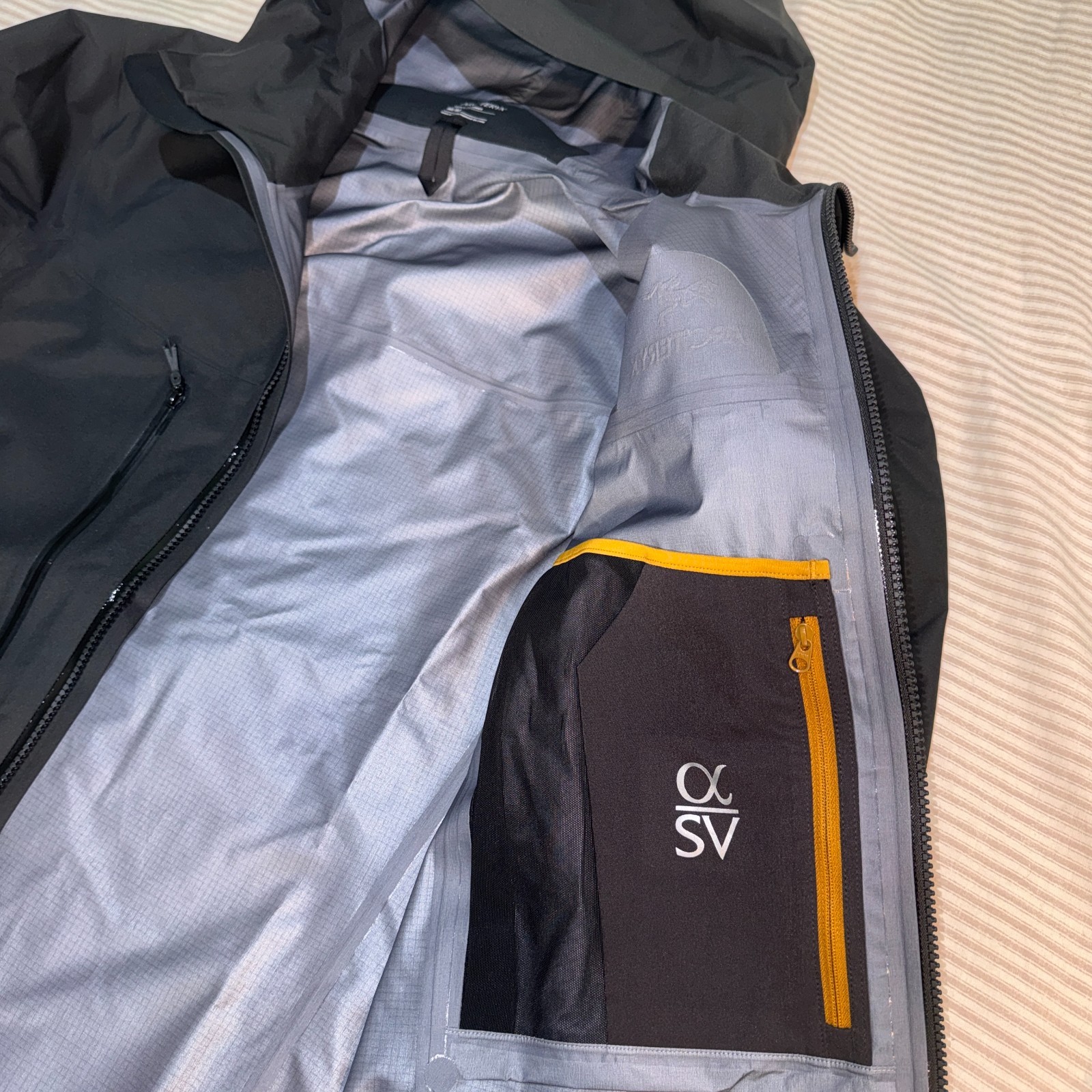 Arc’teryx Alpha SV Gore-Tex Pro Jacket 24K Black Small BNWT RRP£800 image 6