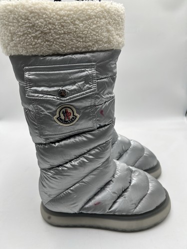 Women’s Moncler Gaia Metallic Quilted Pocket Snow Boots Sliver Nylon Size 37