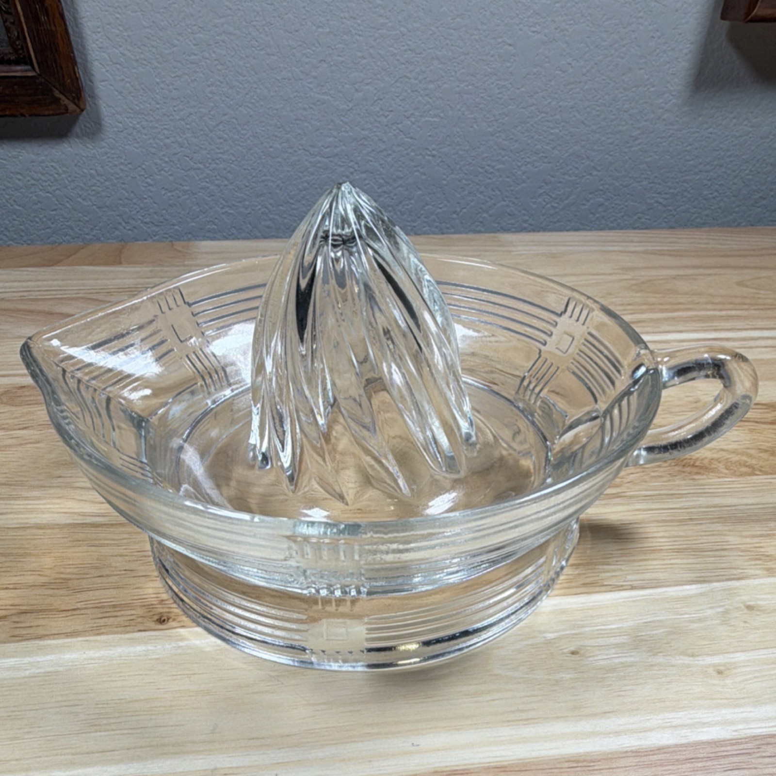 Vintage Retro Clear Glass Manual Juicer Easy Clean 8in Citrus Squeezer