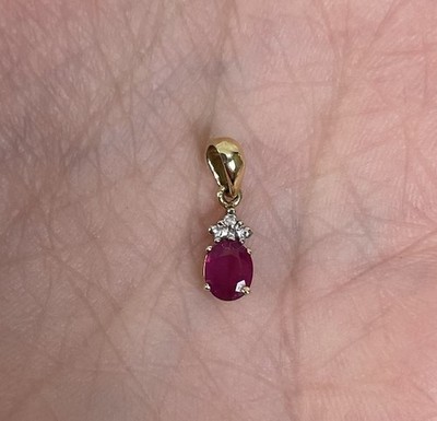 10k Gelbgold Rubin Anhänger mit Diamant Akzent - Vintage