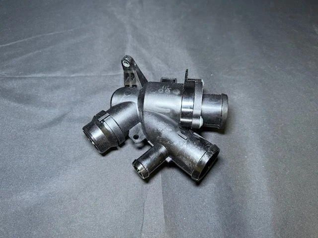 Genuine Land Rover Range Rover Range Rover Sport LR4 Velar Thermostat LR032135 - Image 2 of 4