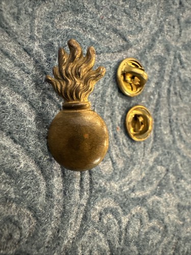 United Kingdom British Marine Artillery Collar Badge Pin Medal Brooch