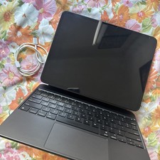 Apple iPad Pro 13  Space Black + Magic Keyboa...
