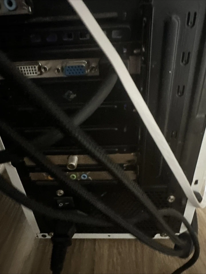 Ehemaliger Gaming-PC: Thermaltake Commander MS-I VN40006W2N Snow Edition von CSL - Bild 4 von 4