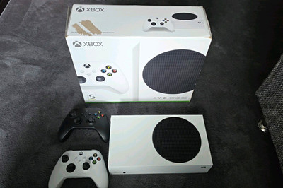 Microsoft Xbox Series S 512 GB Konsole Weiß inkl. 2 Wireless Controllern, HDMI