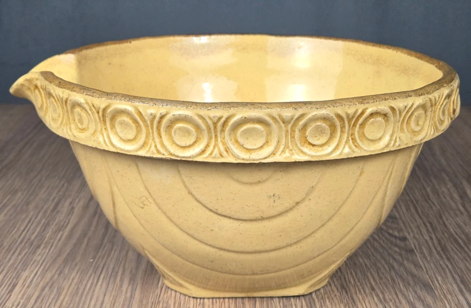 Antique farmhouse Yellow Ware batter bowl w spout, McCoy? 22-3-9" pottery - Image 2 of 4
