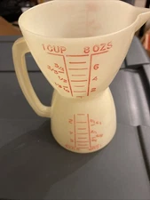 TUPPERWARE 1 CUP 8 OZ DOUBLE SIDED WET / DRY MEASURING CUP RED LETTERING