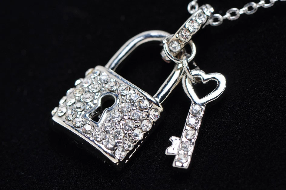 4.50 Carati Taglio Rotondo Trasparente Quarzo Chiave Blocco Stile 18K Oro Bianco - Immagine 3 di 3