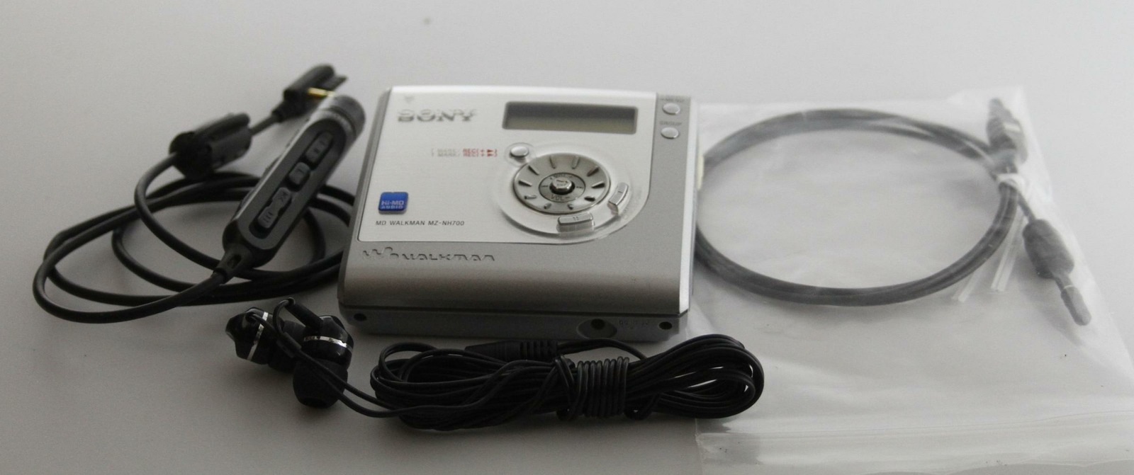 Sony HiMD MD Walkman Portable Minidisc Player Silver VGC (MZNH700