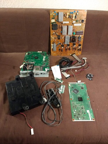 Ersatzteile von/für  SHARP Aquos LC-60LE740 Fernseher