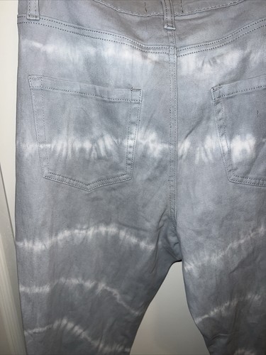Mud Pie Gray White Tie Dye Stretch Fringe Bottom Size Medium Jeans Button Zip - Picture 10 of 10