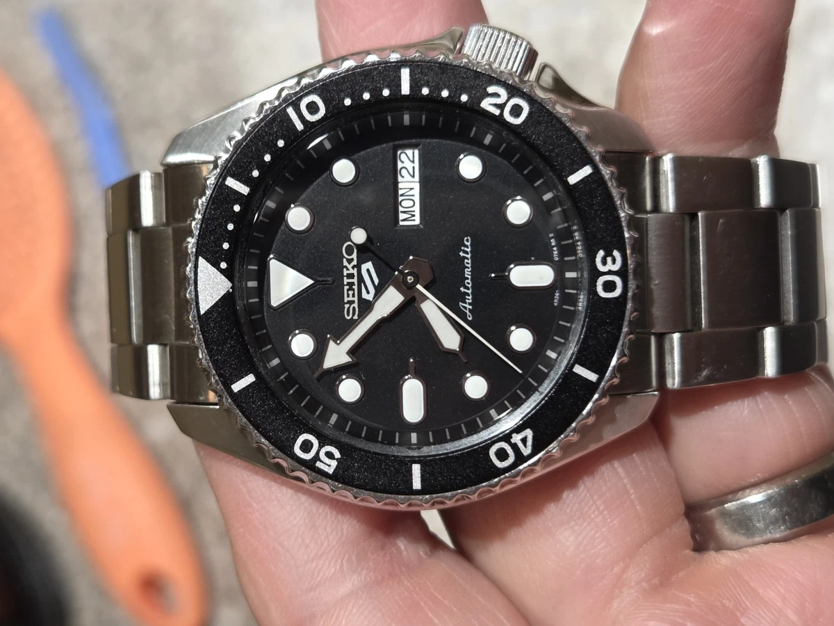 SEIKO 5ダイバーズウォッチ 100m防水余りコマ有り Seiko 5 Sports Men 100 m (10 ATM) Water Resistance Wristwatches