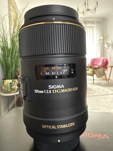Sigma EX 105mm F/2.8 OS HSM DG Lens - Picture 3 of 14