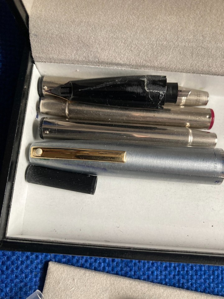 Sheaffer 300 Füllhalter In Brushed Chrome Mit Goldakzenten – In Geschenkbox Mit Tinte