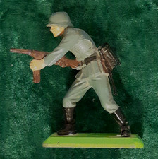 Britains Ltd Deetail 1971 German WW2 Soldier - Series 1 Advancing w/ MP-40 - VG