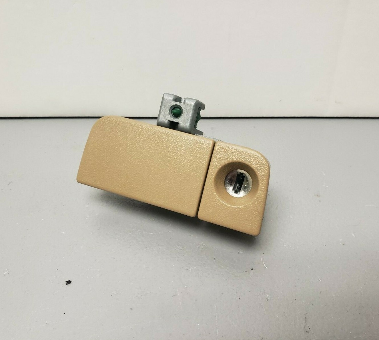 2004 2005 2006 HONDA CRV CRV GLOVE BOX LATCH BEIGE TAN eBay