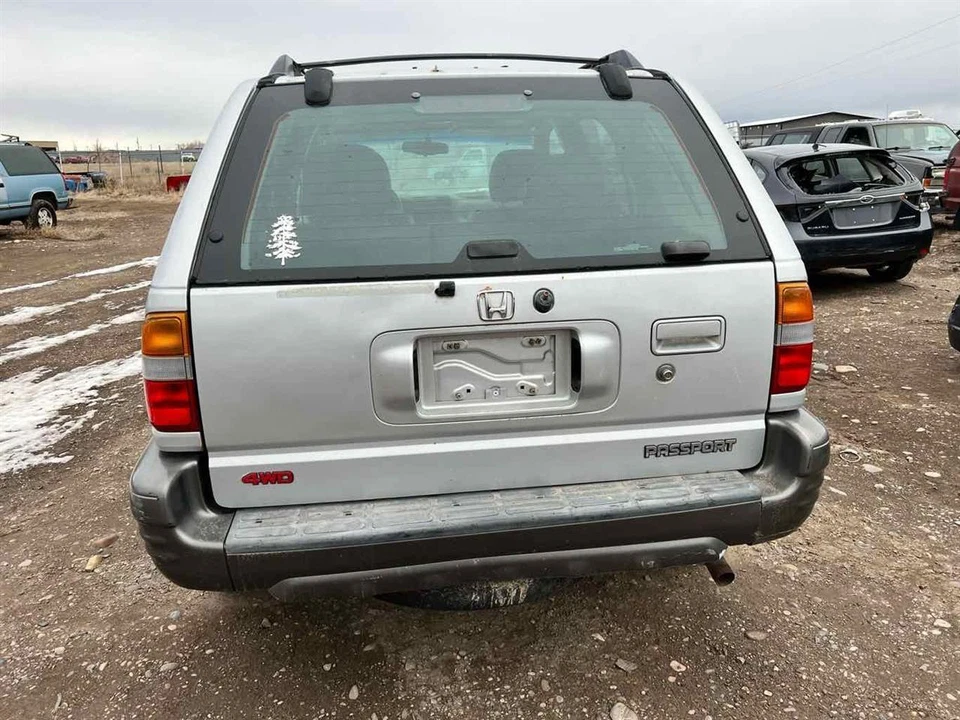 Used Rear Right Door Assembly Rear Side fits: 2000 Honda Passport w/fender flare Foto 3 de 4