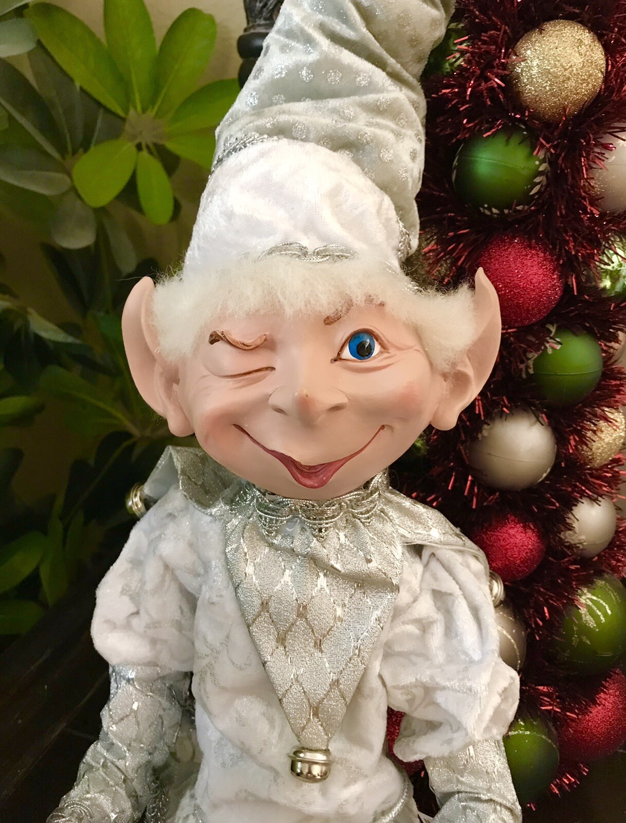 BRAND NWT ROBERT STANLEY HOME COLLECTION CHRISTMAS POSABLE WINKING ELF