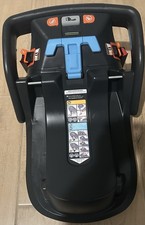 UPPAbaby - Mesa Car Seat Base V2- Good Condition- Expires 07/15/2026