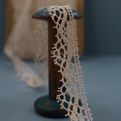 Vintage Lace Border  French Bobbin Lace Cotton Trim Sewing Dressmaking Costumes