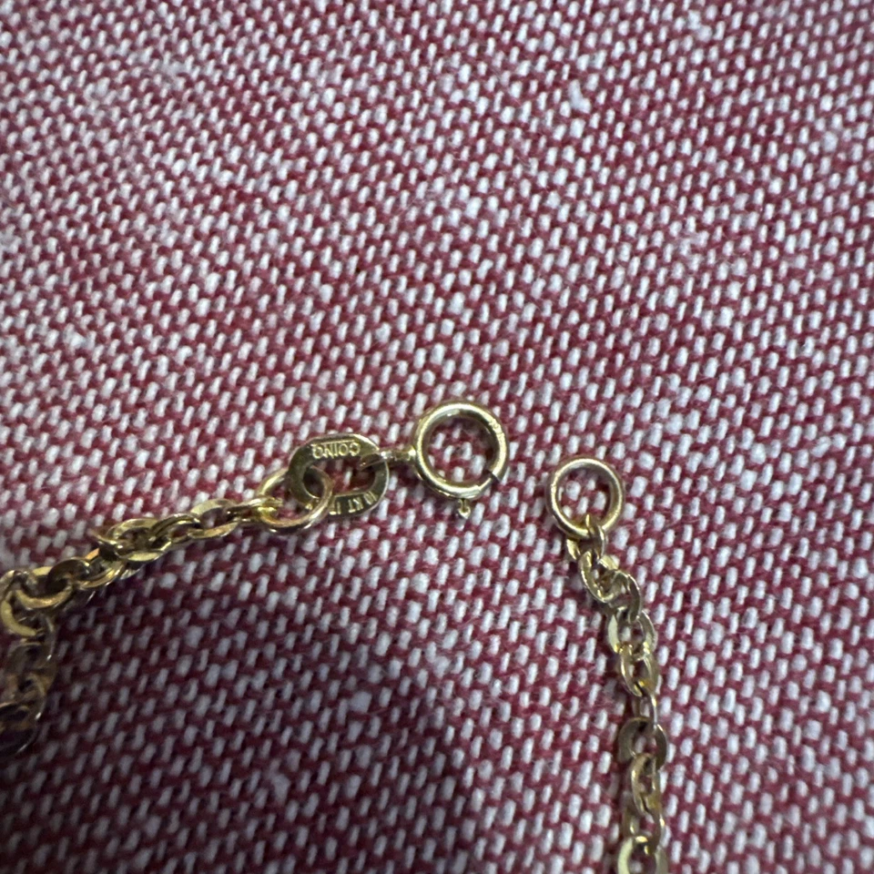 10k gold bracelet. 10.5 In Long.  1.0 Grams.  Marked. - Image 4 of 4