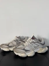 New Balance 9060 Men's Size 9.5 Pre Owned