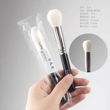 Hakuhodo J210 Blush Brush Round & Flat Makeup Brush 1PCS