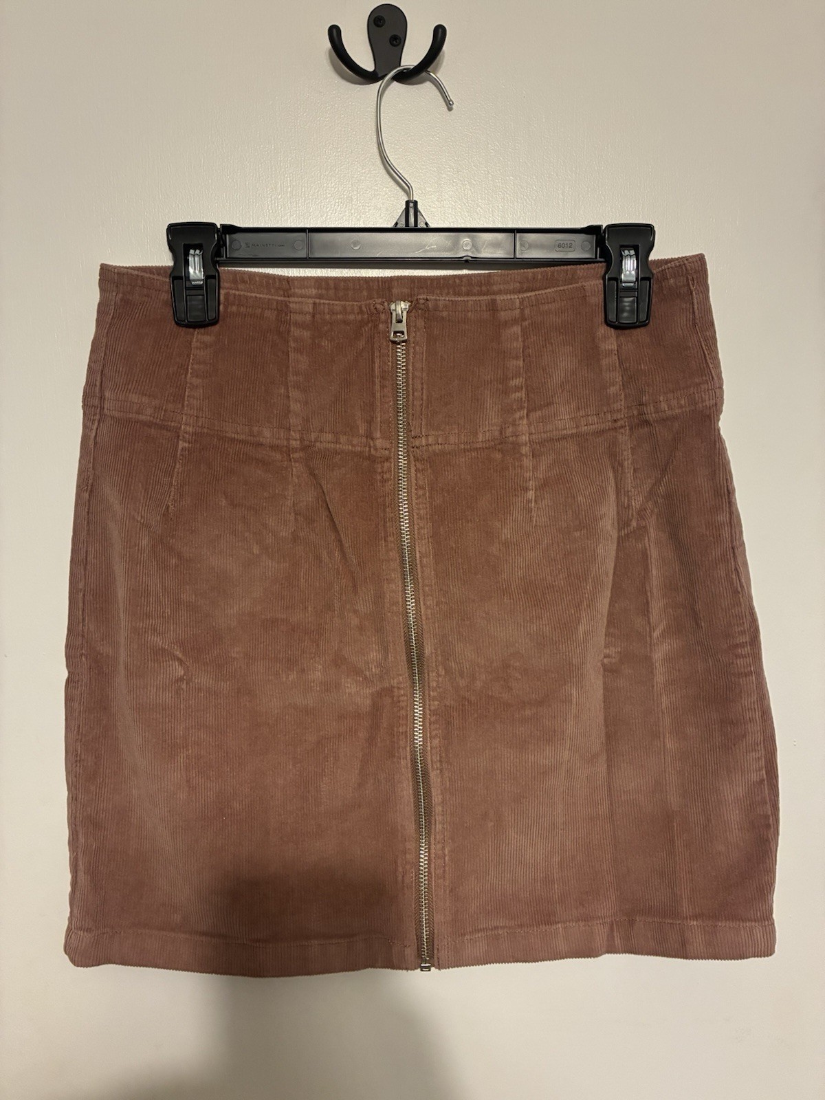 Wild Fable Women’s Pink Corduroy Mini Skirt Zipped Back Size 8