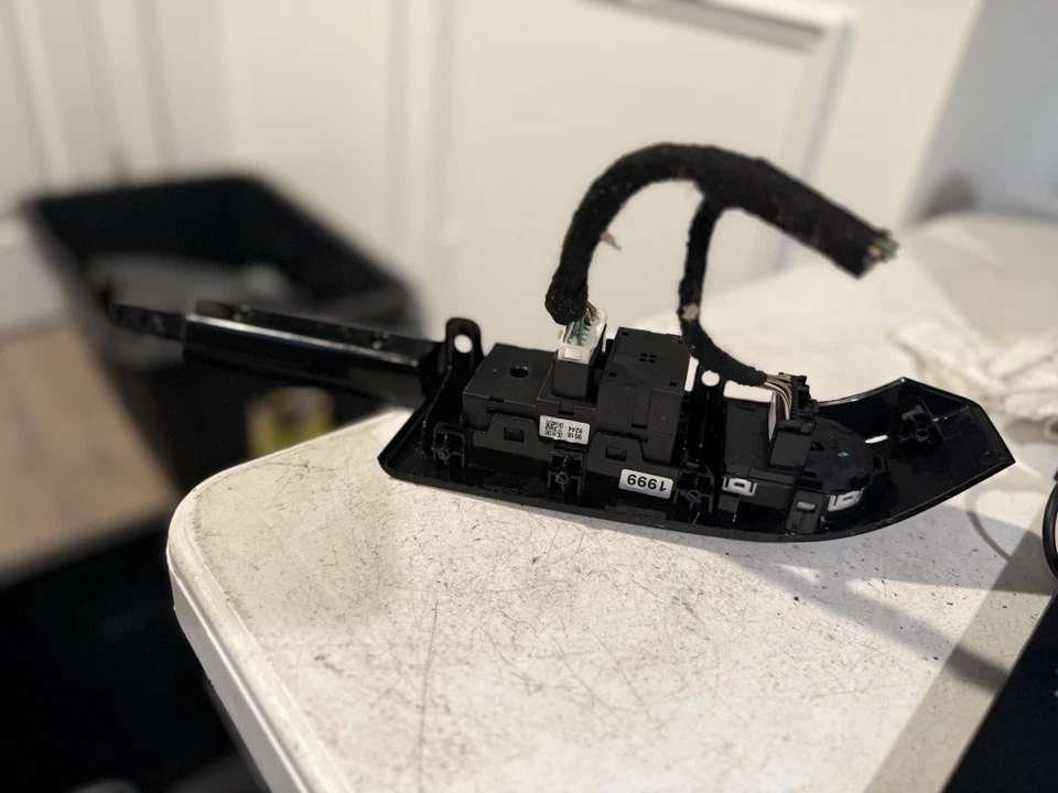 12-19 雪佛兰声波前驱动器 LH 左侧门窗主开关原始设备制造商 — 第 4/4 张图片