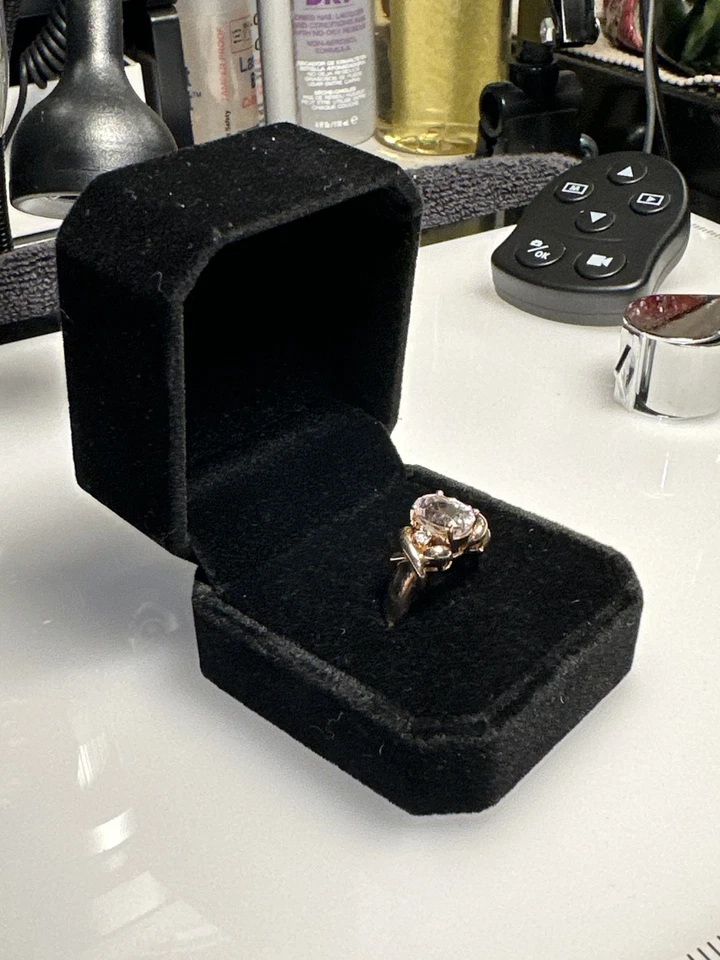 天然粉红色昆石和钻石口音10K黄金戒指 — 第 4/4 张图片