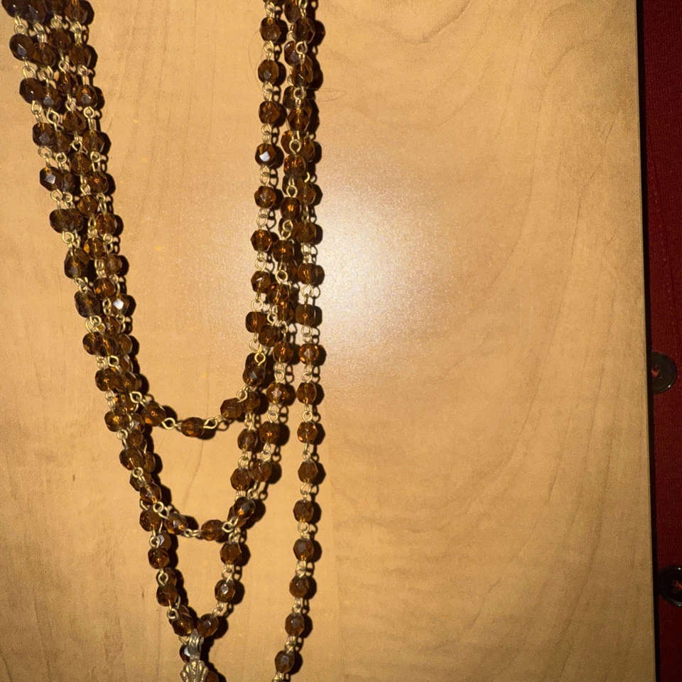 Collar Cruz Multinivel Santos y Ángeles Virgen. Granate. Foto 3 de 4