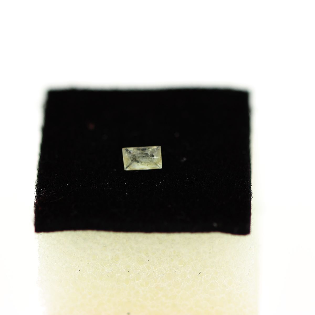 Sodalite Pakistan VVS de 0.11 cts pour création de haute joaillerie