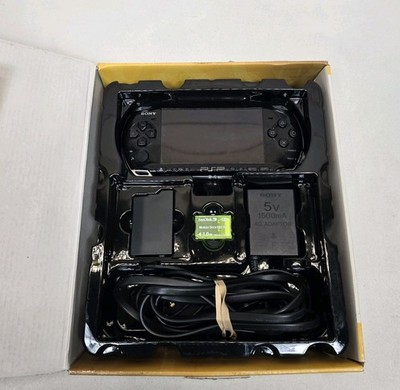 Piano Black Sony PSP 3000 System with Charger + 1gb Memory Card, Tested
