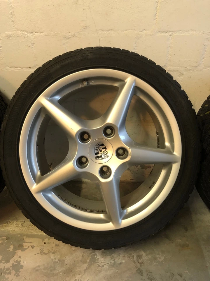 Porsche 911 / 997 Winterräder Nokian WR 8Jx18 235/40 R18 + 11Jx18 295/35 R18 - Bild 3 von 4