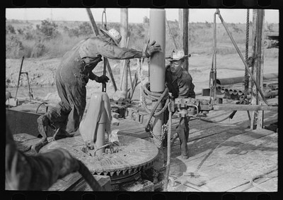Seminole Oklahoma 1939 Oil Well Drillers Adding Drilling Pipe Mud Spurting