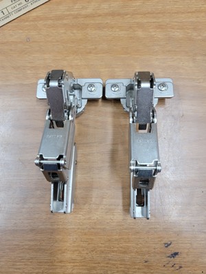 SALICE 165 Full Overlay Self Closing with Dowels, C27FP99. 2pk
