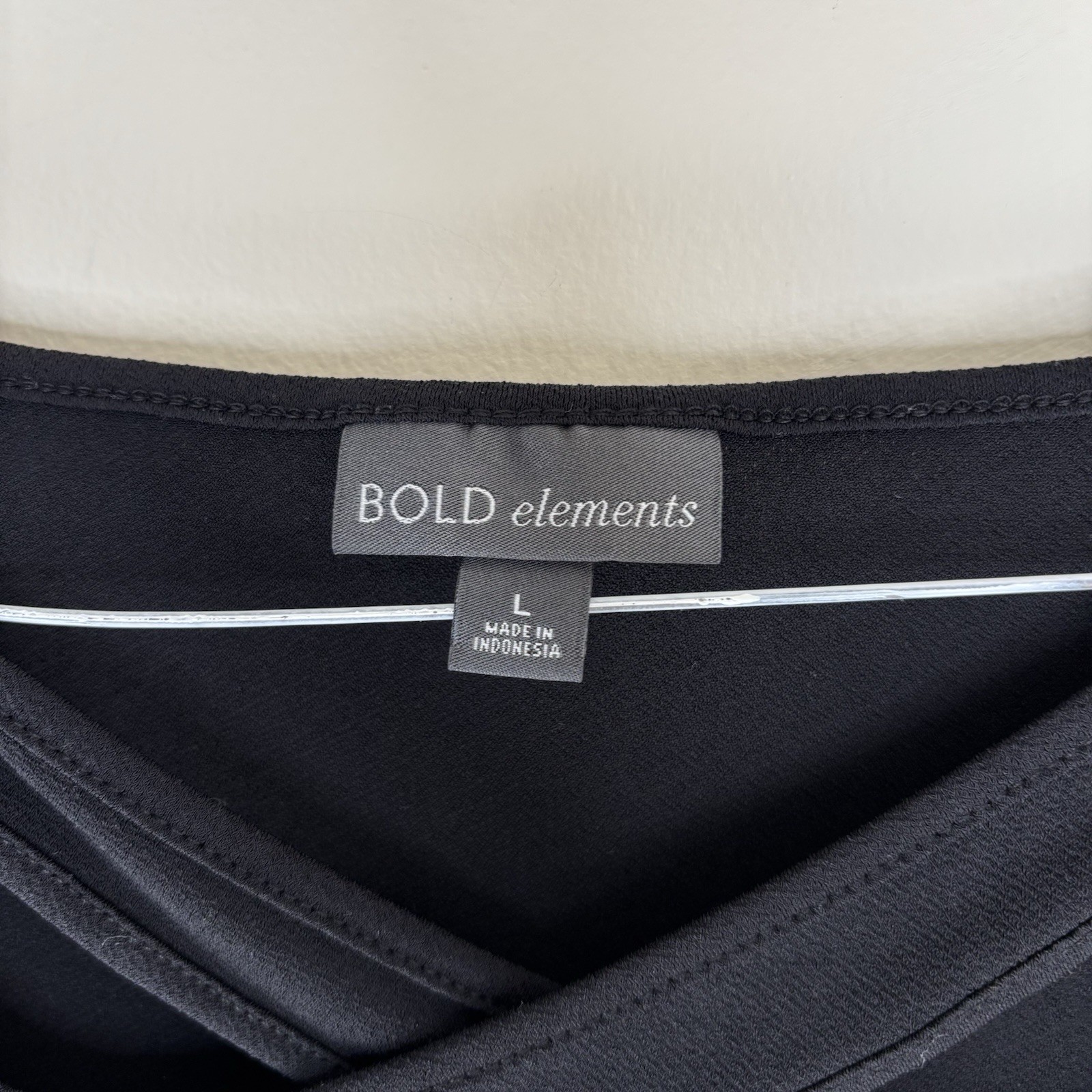 Bold Elements Black Cold Shoulder Top Keyhole Lat… - image 4