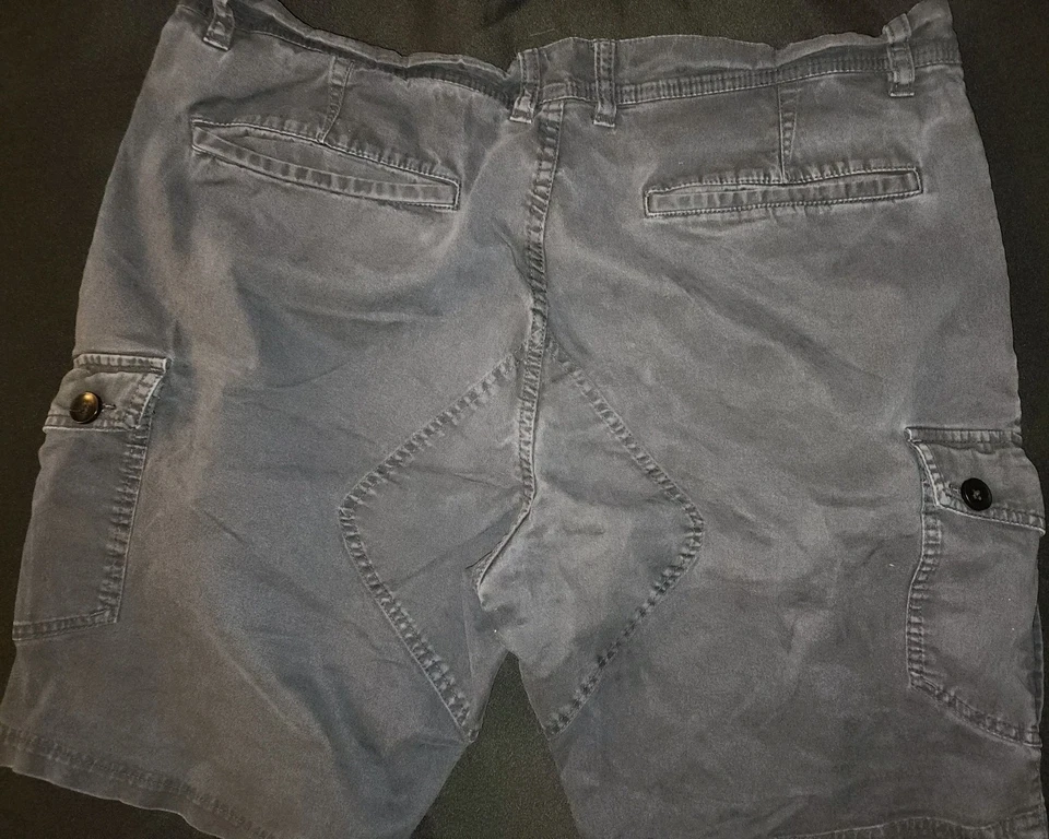 Oakley Men’s Utility Cargo Shorts Size 38 Multi Pocket Y2K Style Black - Imagem 2 de 4