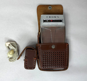 Vintage Crown Six Transistor Radio Rare w/Leather Case and Headphone - Tested
