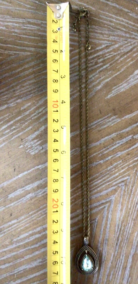 Conjunto de collar y pendientes Avon topacio tono lágrima azul y dorado Avon Foto 3 de 4