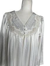 Barbizon Long White Robe Pink Embroidery Lace 3 Button Closure Pockets Small