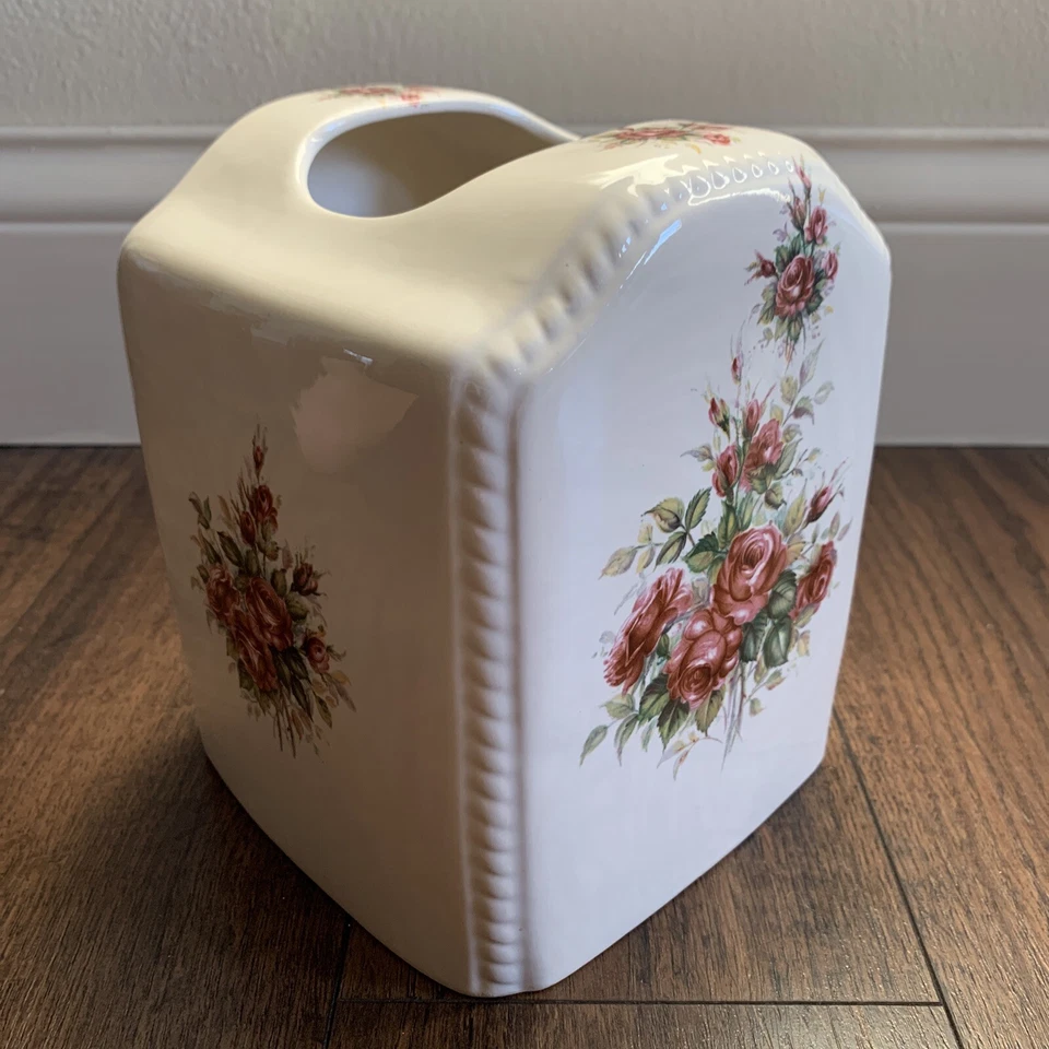 Caja cuadrada con cubierta de pañuelo de cerámica vintage Athena 'Rose Rhapsody'  Foto 3 de 4